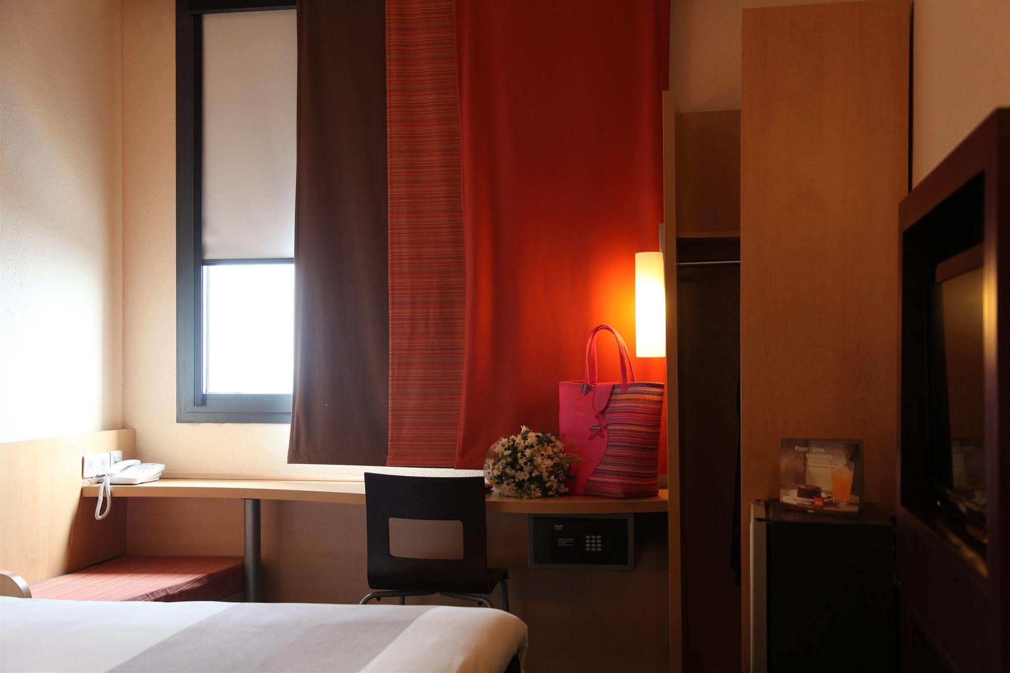 Отель Ibis Styles Дакар Экстерьер фото