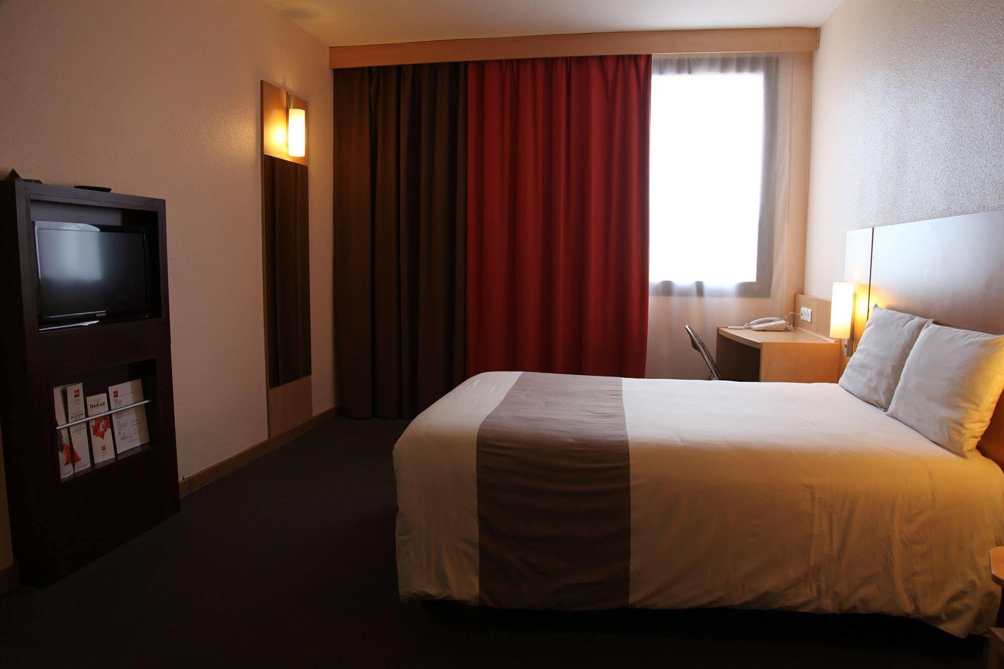 Отель Ibis Styles Дакар Экстерьер фото