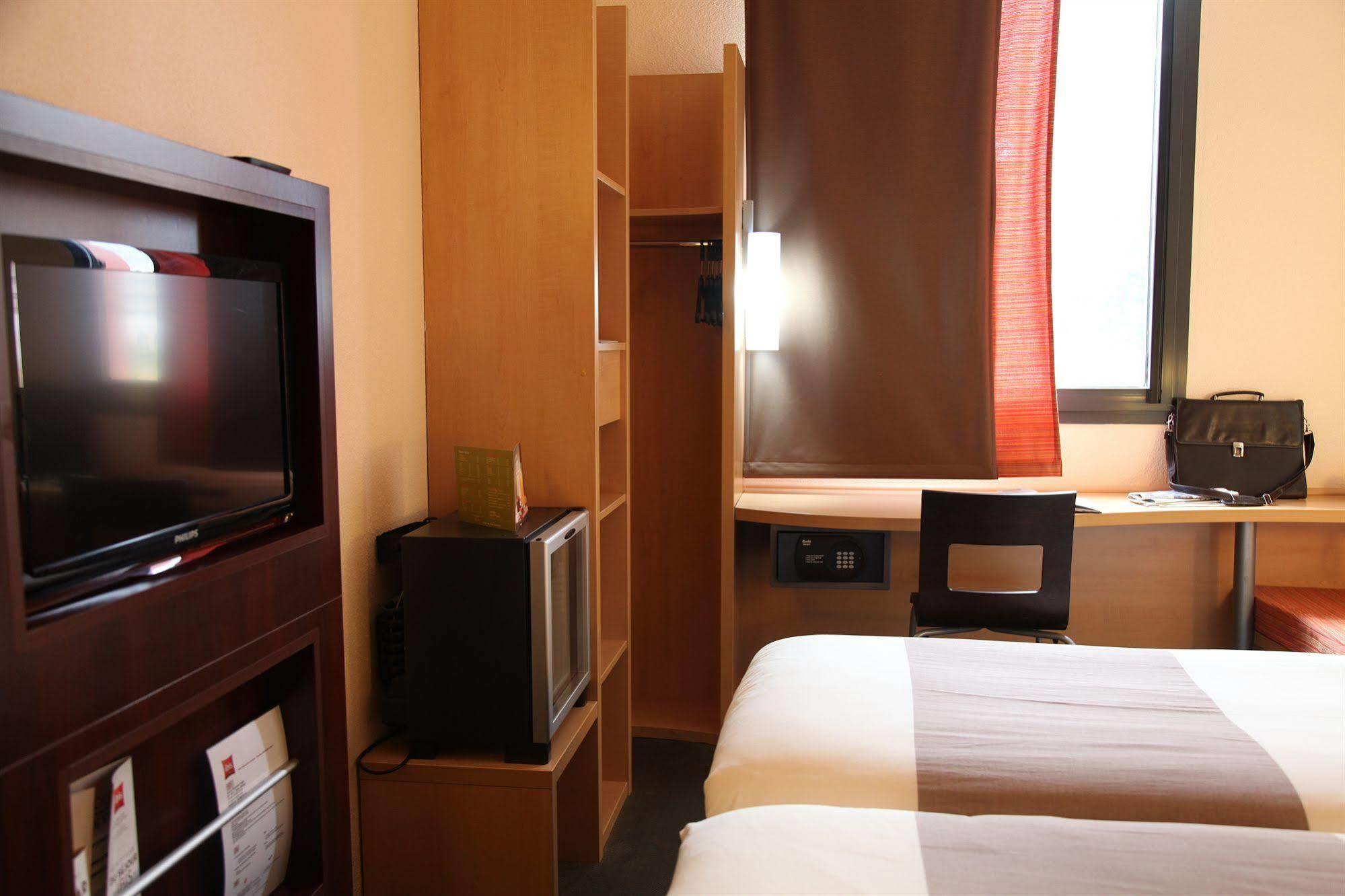 Отель Ibis Styles Дакар Экстерьер фото