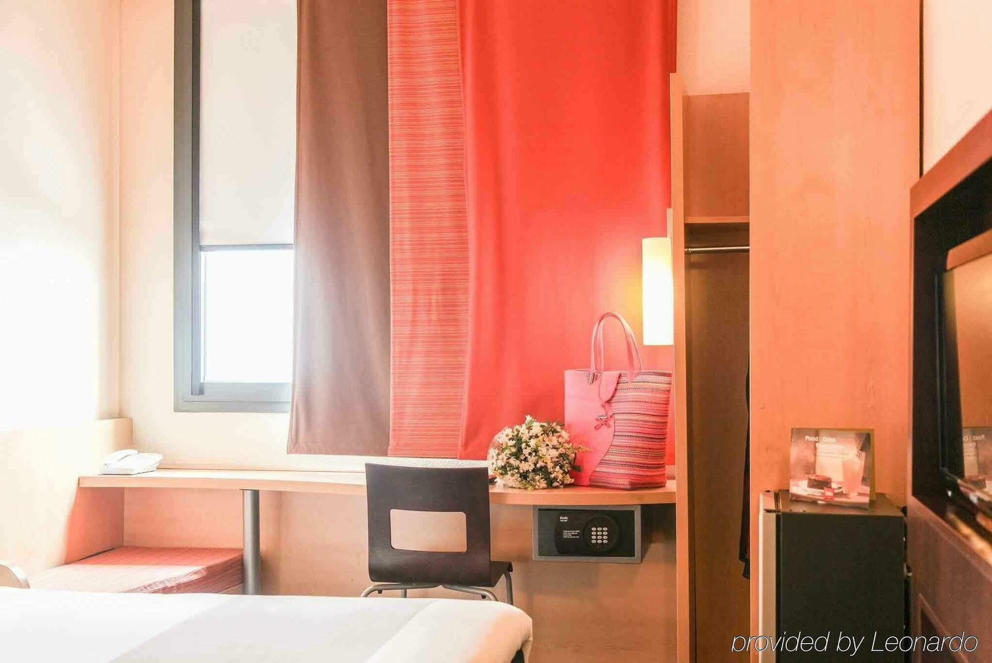 Отель Ibis Styles Дакар Экстерьер фото